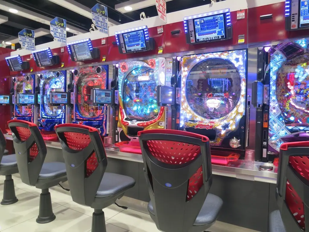 Maruhan Namba interior