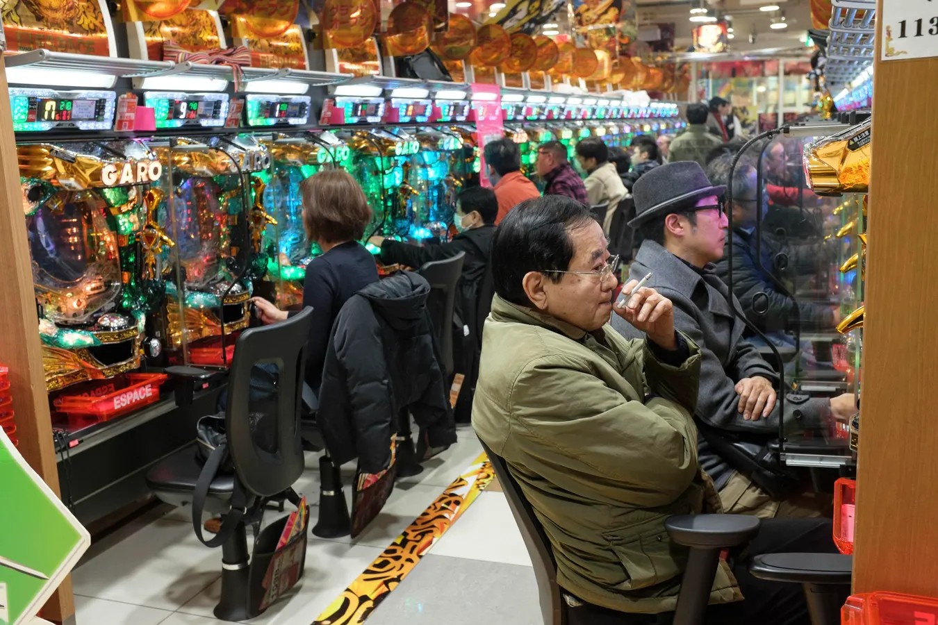 Maruhan Shinjuku Toho interior